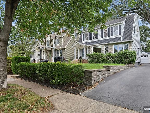 5th image of 185 Larch Ave