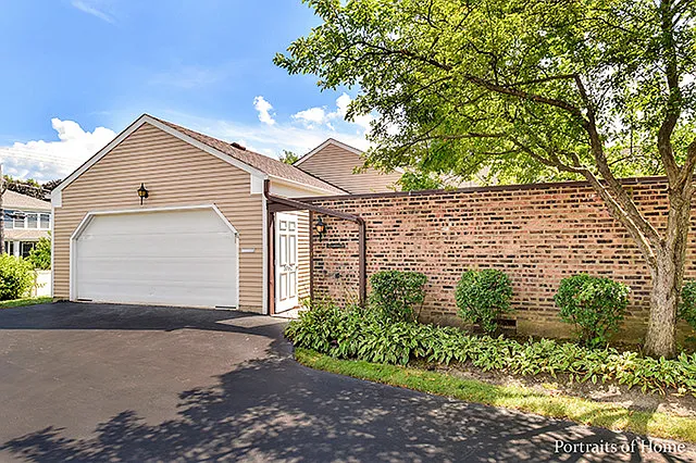 1062 Dartmouth Dr photo 1