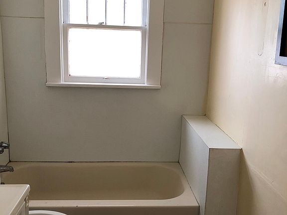 5th image of 401 Ross Ave