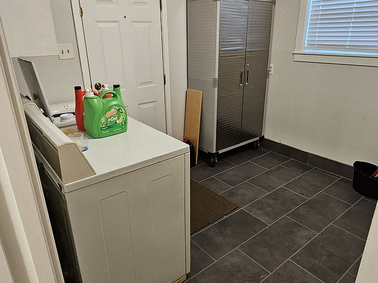 219 Edgevale Dr — Photo 18