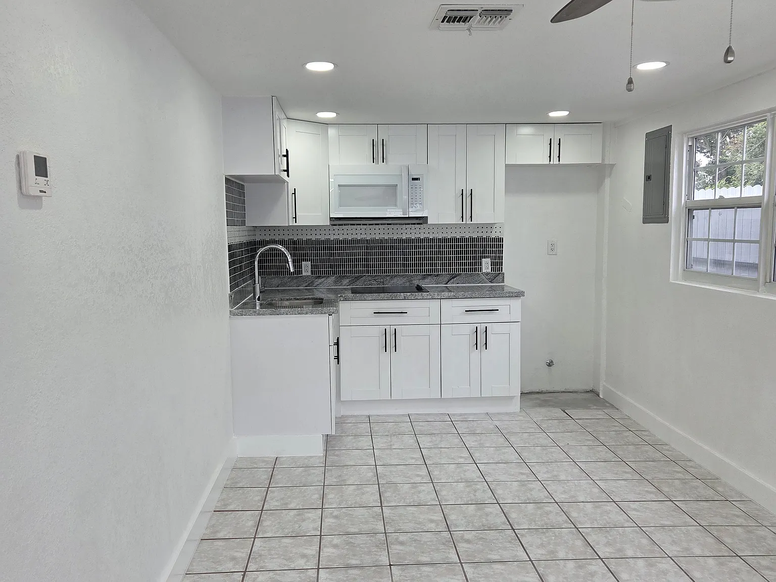2 bed, $1,400 — Photo 4