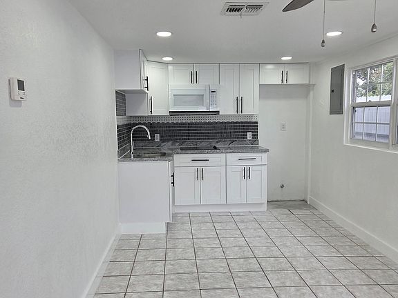 4th image of 537 1/2 Clayton Ave S