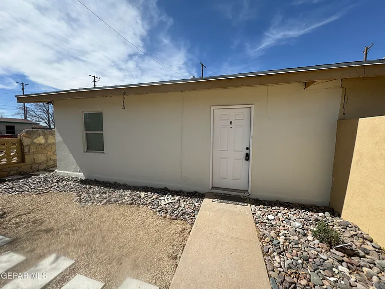 10277 N Loop Dr #B — Photo 1