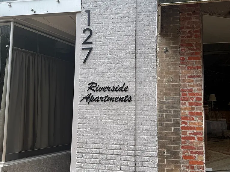 127 W Main St — Photo 1