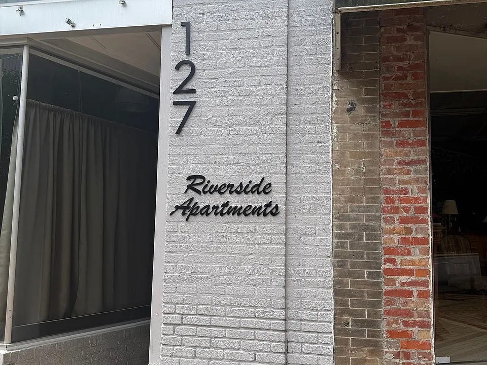 127 W Main St