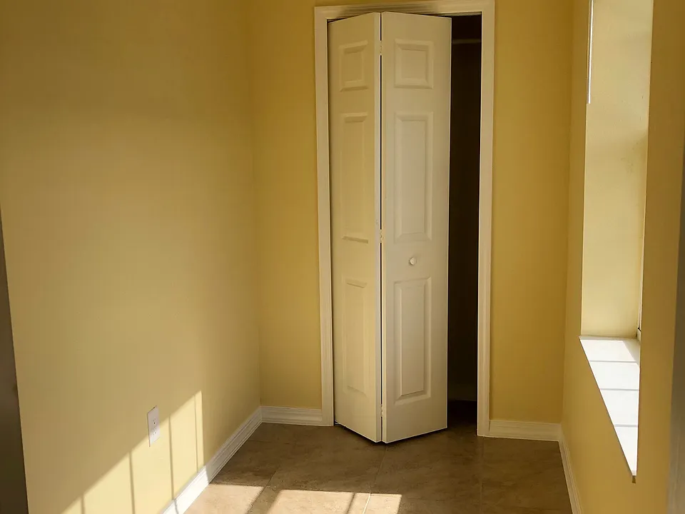Office, additional room