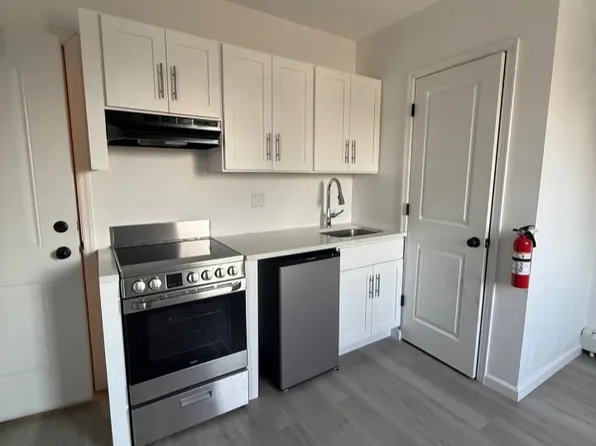 137 W 5th Ave #B3, Roselle, NJ 07203