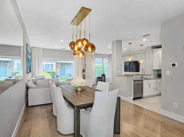 132 Abbie Ct, West New York, NJ 07093