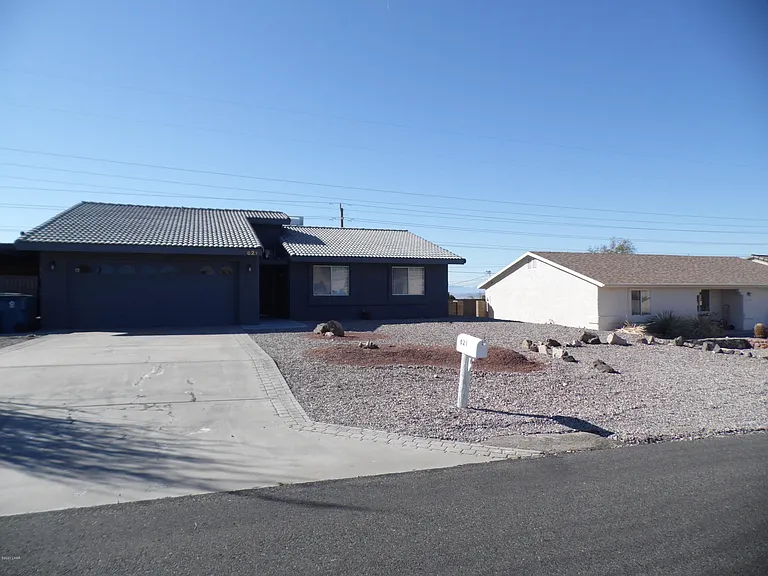 621 Pueblo Dr — Photo 1