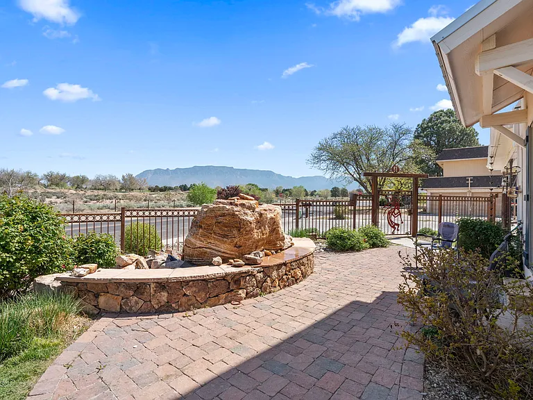 7508 Osuna Rd NE — Photo 11