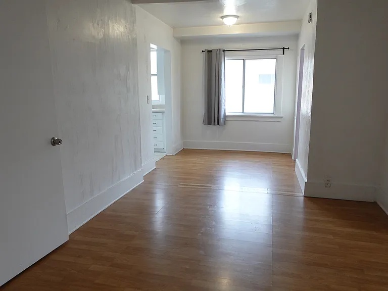 2048 E 3rd St #2048 — Photo 34