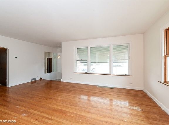2nd image of 2250 Hawthorne Ave