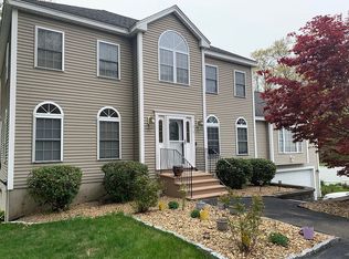 345 Legate Hill Rd, Leominster, MA 01453