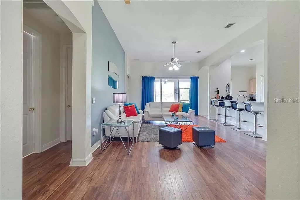 5 bed, 2775 sqft, $2,950 — Photo 3