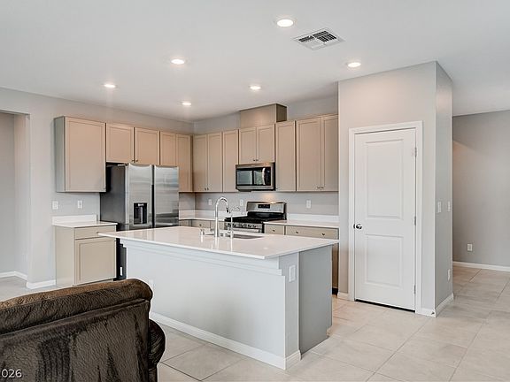 4th image of 5976 Bruselas St