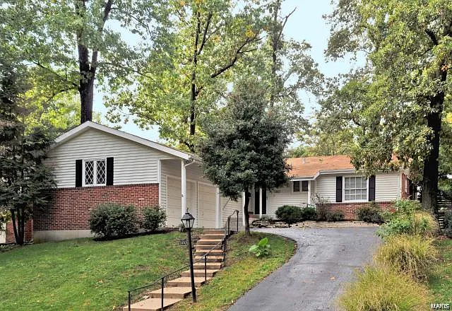 1093 Glenway Dr photo 1