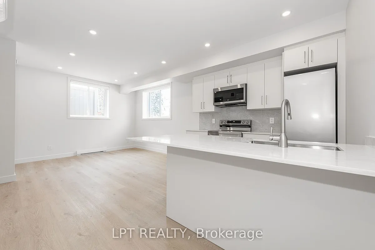 Building Photo - 250 Shakespeare St #1
