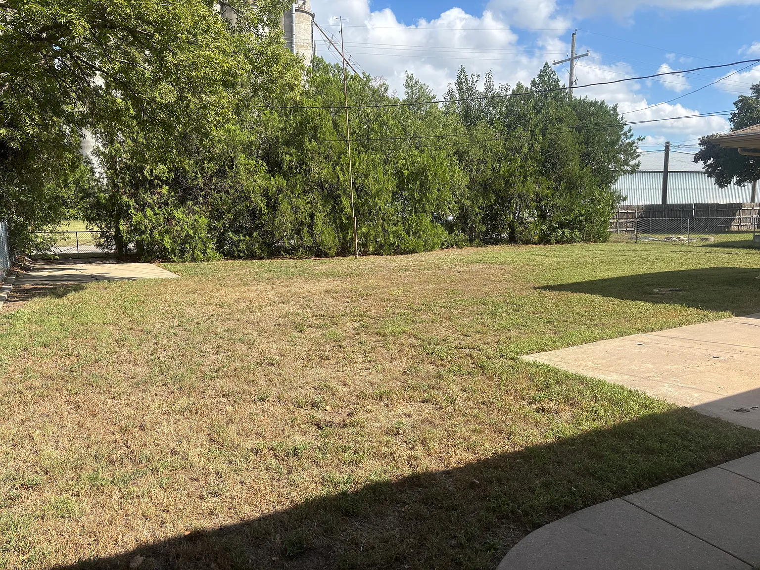 3 bed, 1256 sqft, $1,395 — Photo 4