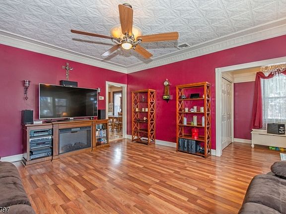 4th image of 248 Copeland Ave