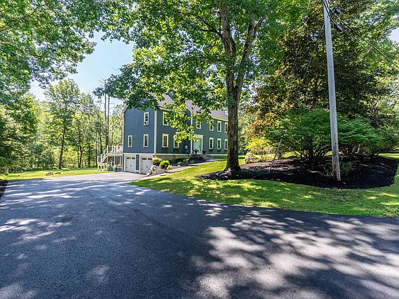 4th image of 8 Sandy Brook Drive