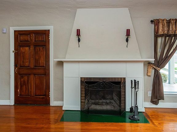 2nd image of 1228 N Douty St