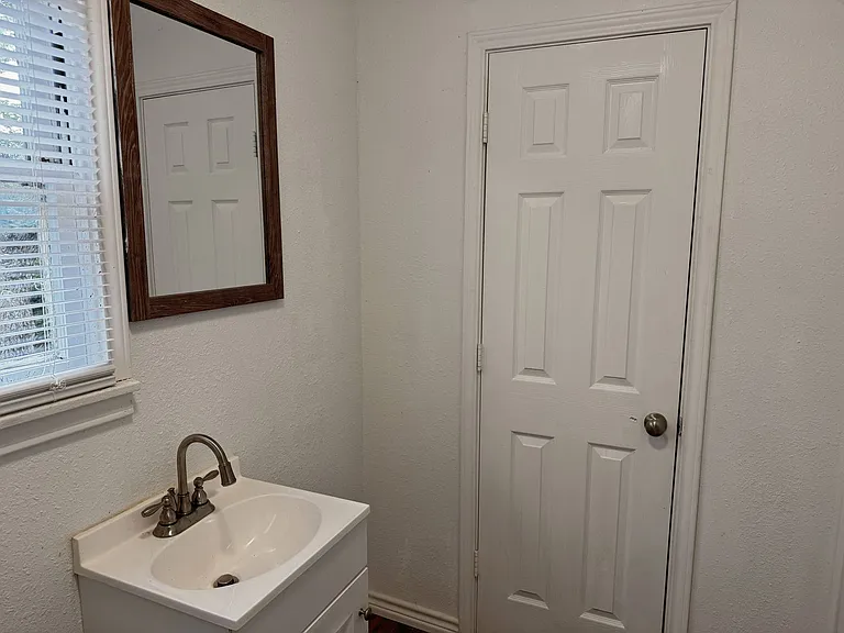 902 Flood St — Photo 10