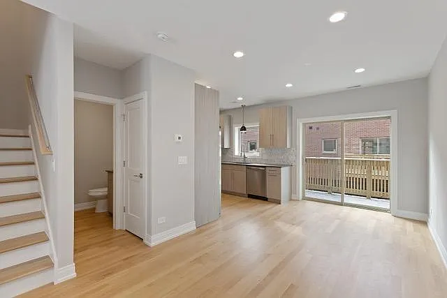3 bed, 2.5 bath, 1700 sqft, $2,800 — Photo 4