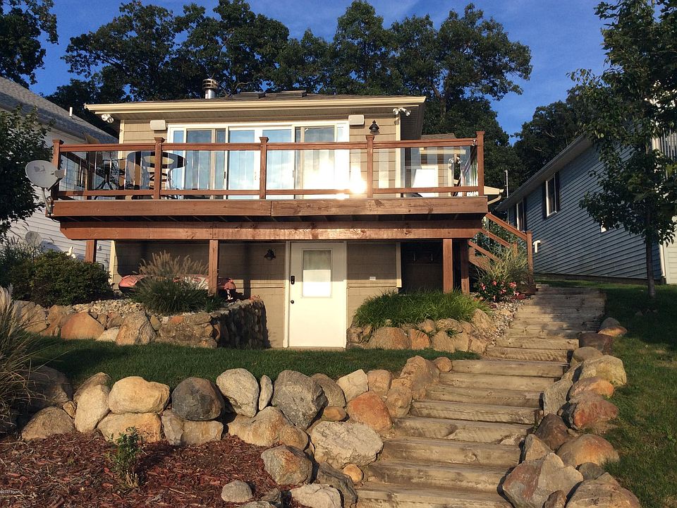 1st image of 844 E Eagle Lake Dr