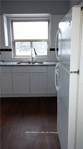Building Photo - 182 Ruggles Ave #3