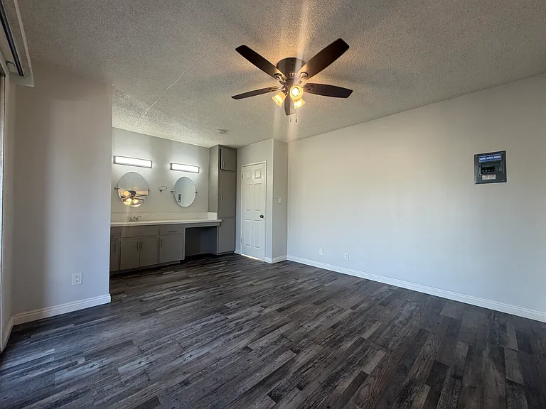 454 W 9th St #2 — Photo 9