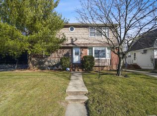 131 S Terrace Pl, Valley Stream, NY 11580