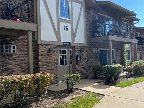 9S070 S Frontage Rd APT 25-206, Willowbrook, IL 60527