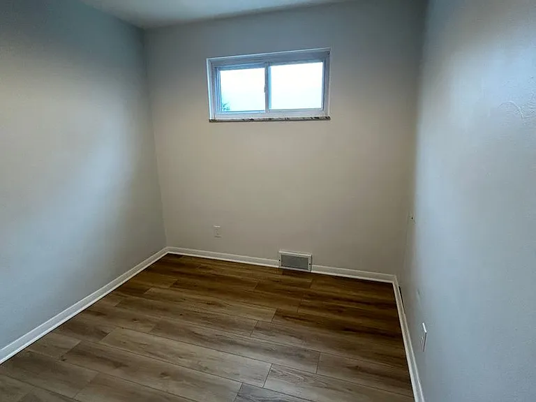 506 Crescent Boulevard Ext — Photo 31