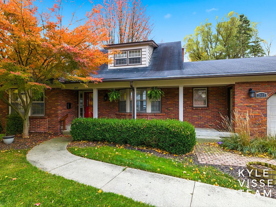 2nd image of 2437 Okemos Dr SE