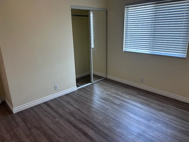 4948 Brighton Ave — Photo 47