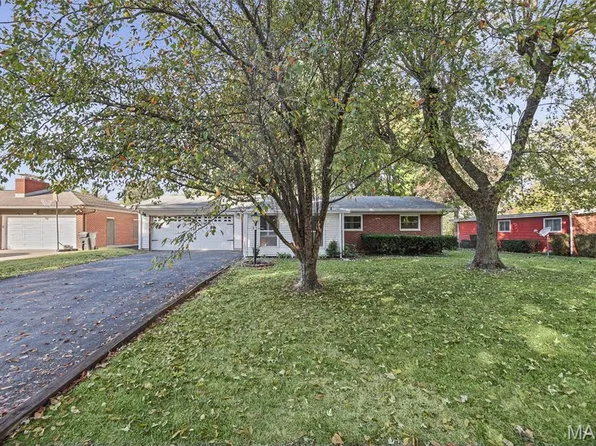 25 Crossroad Dr, Fairview Heights, IL 62208