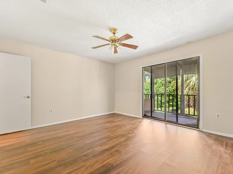 331 Greencastle Dr — Photo 25
