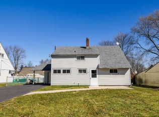 42 Greenbriar Rd, Levittown, PA 19057