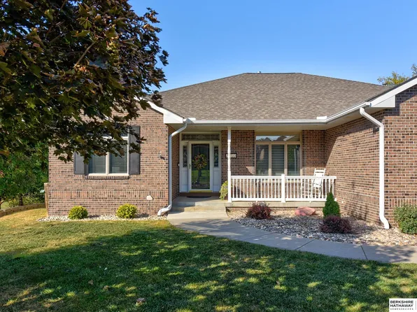 20164 Vanlea Dr, Gretna, NE 68028