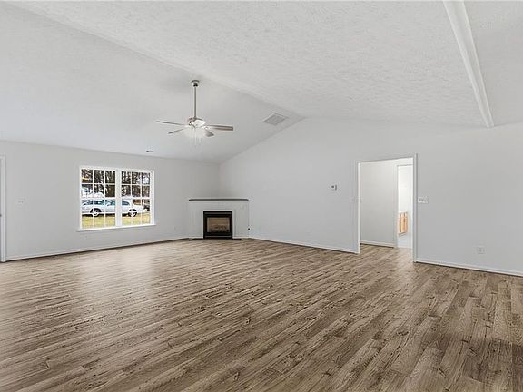 4th image of 82 Red Robin Turn