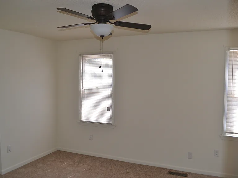 118 Franklin Dr — Photo 6