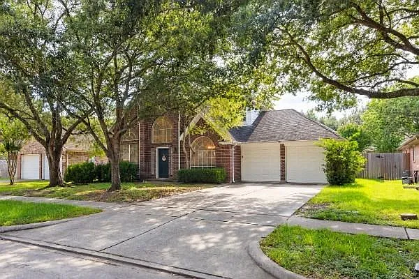 3 bed, 2.5 bath, 2751 sqft, $3,100 — Photo 2