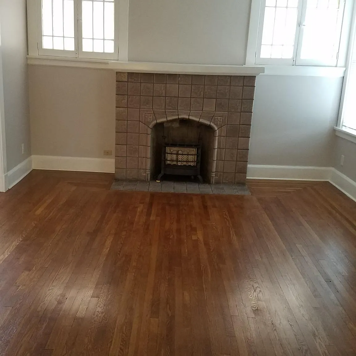 5 bed, 2300 sqft, $3,995 — Photo 3