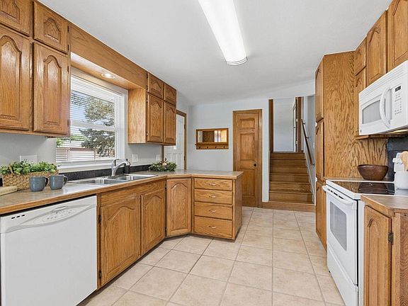 4th image of 870 10th St