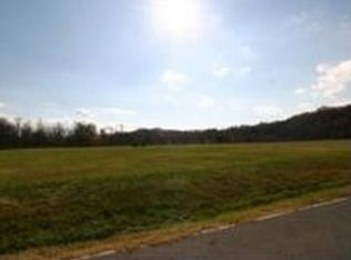 1748 River Divide Rd, Pigeon Forge, TN 37862