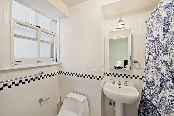 Rented by CORE | media 7