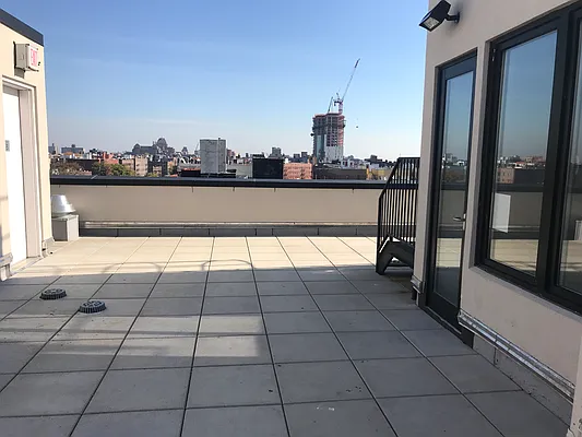 Rented by Tapiro Realty | media 19