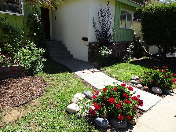 Front Walkway : Walk up to House