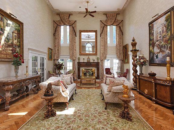 4th image of 7 Mansion Dr
