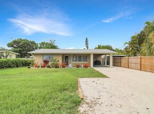 215 Pecan Ln, Nokomis, FL 34275